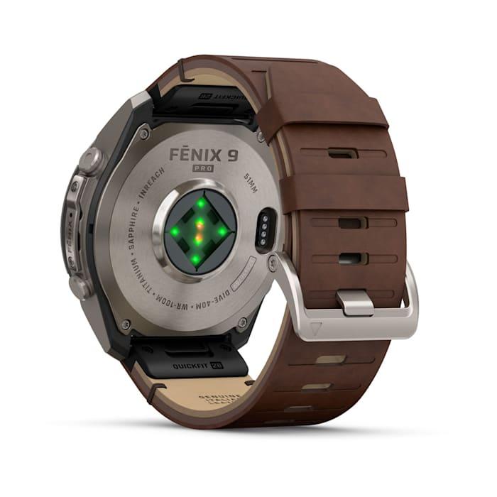 Fenix 9 Pro – inReach, 51mm, Titanio con cinturino in pelle Walnut