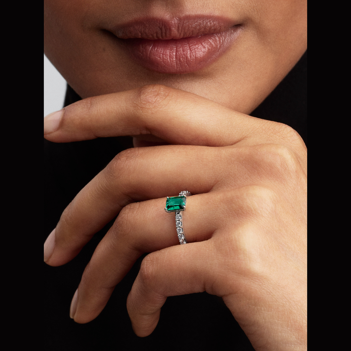 Anello Taglio Baguette Verde