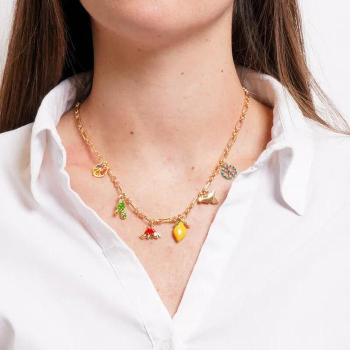 Collana in Metallo con limone, etna, fico d'india, sicilia e ruota del carro siciliano