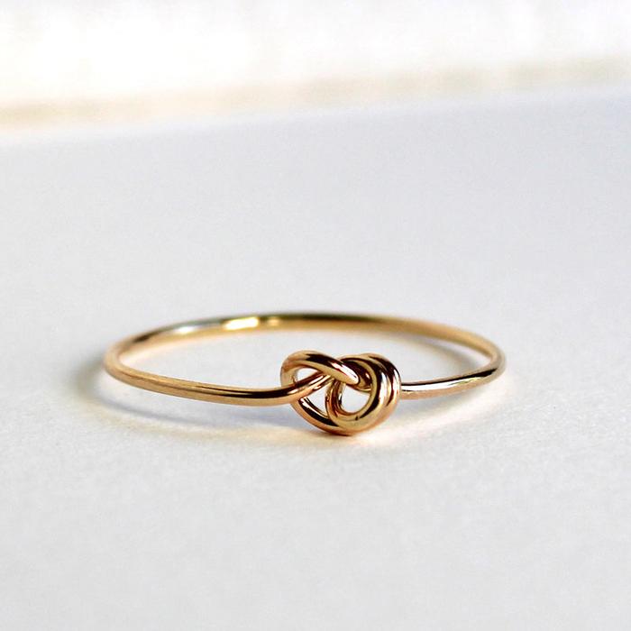 Anello Filodamore con Nodino in Oro 9kt