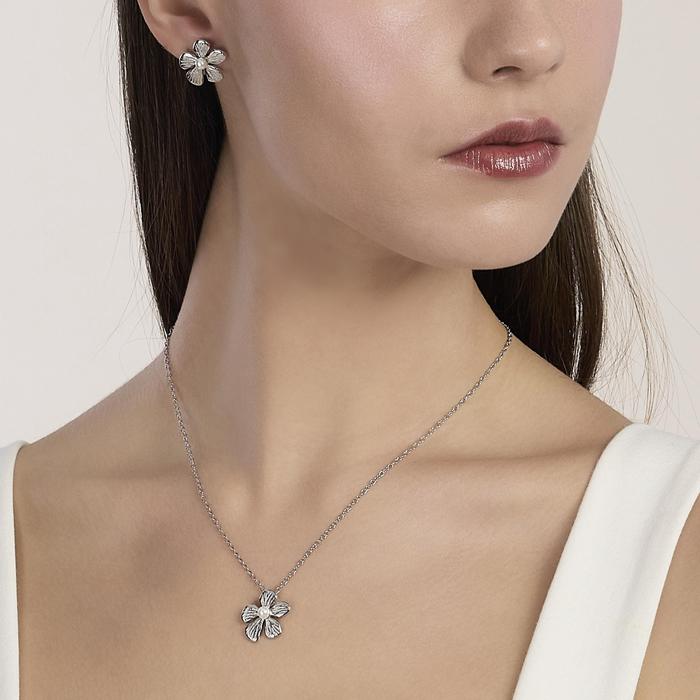 Girocollo con fiore in acciaio martellato Style 65