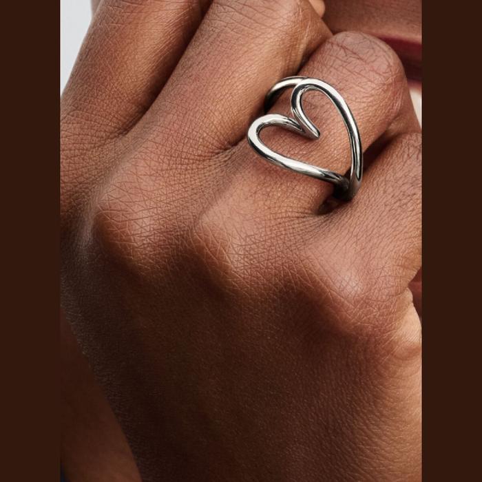 Anello Cuore Linea Sinuosa