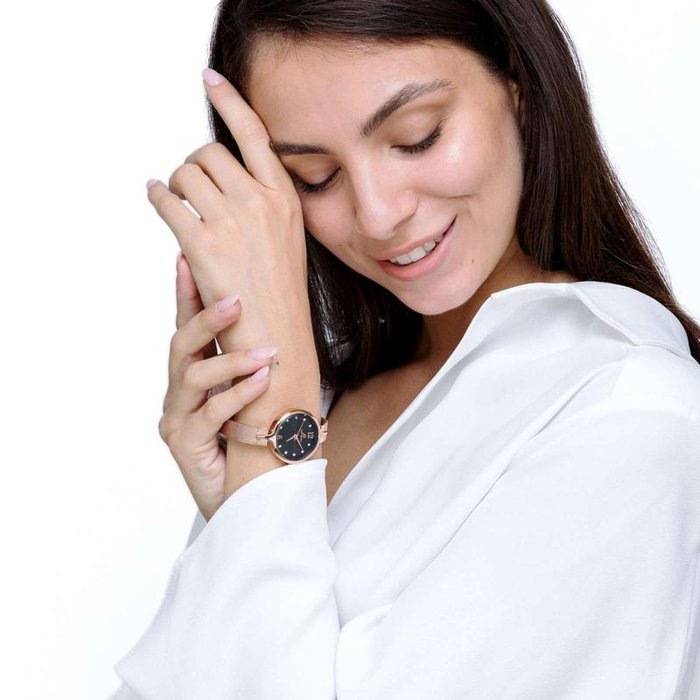 Orologio con cassa in acciaio rosé