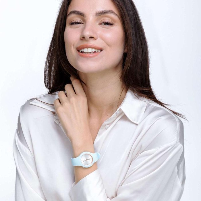 Orologio in silicone azzurro quadrante silver con cristalli bianchi