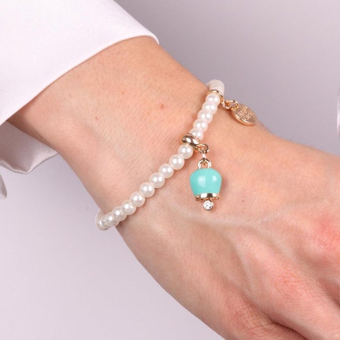 Bracciale in Metallo con perle e campanella portafortuna in smalto verde