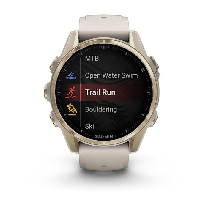 Fēnix® 8 - 43 mm, AMOLED, Sapphire, Soft Gold con cinturino  Fog grey/dark sandstone in silicone