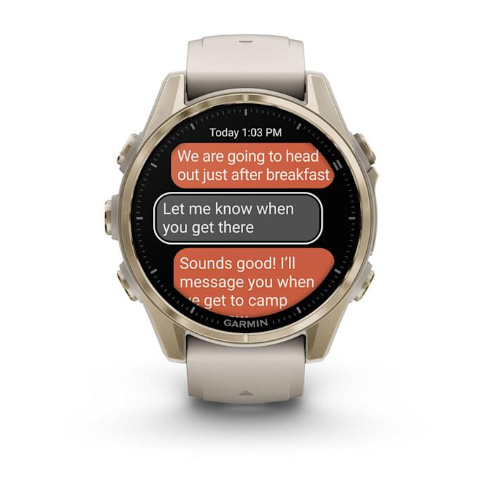 Fēnix® 8 - 43 mm, AMOLED, Sapphire, Soft Gold con cinturino  Fog grey/dark sandstone in silicone