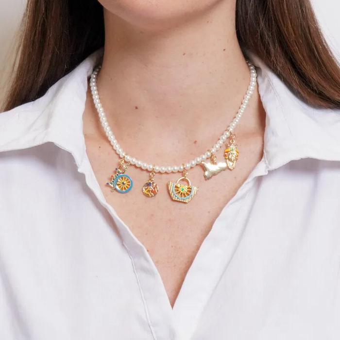 Collana in Metallo con sfere bianche e ciondoli