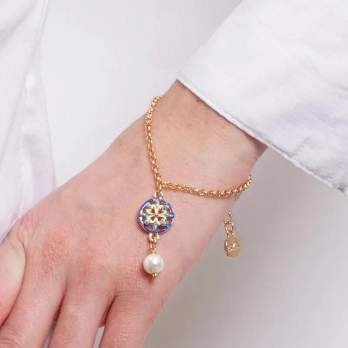 Bracciale in Metallo con ciondolo pendente ispirato alle maioliche siciliane e sfera bianca