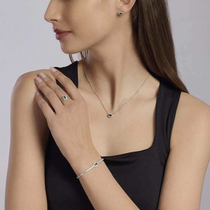Orecchini in argento a lobo con smeraldi sintetici COOL OR RÉTRO?