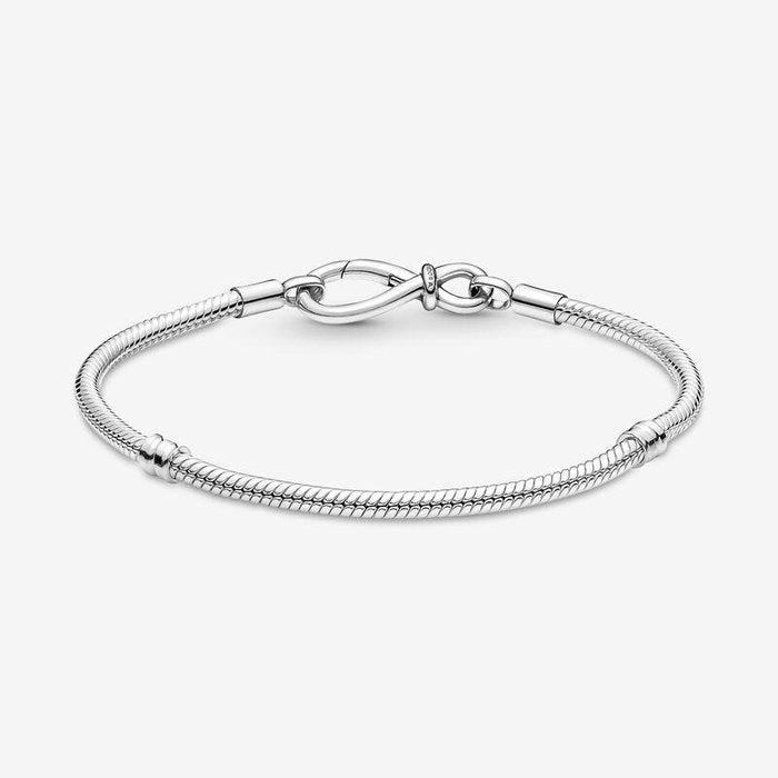 Bracciale con Chiusura a Nodo Infinito