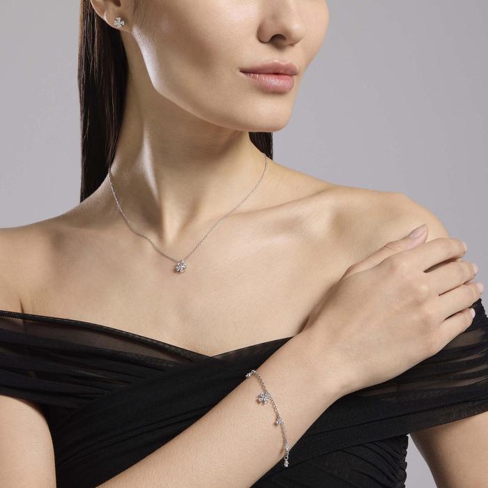 Bracciale con ciondoli in zircone e quadrifoglio Cercami
