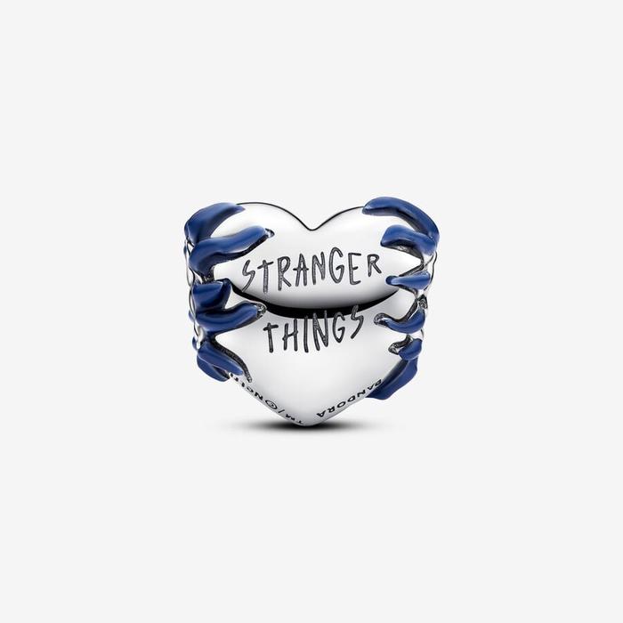Charm Stranger Things, Cuore che si illumina al buio