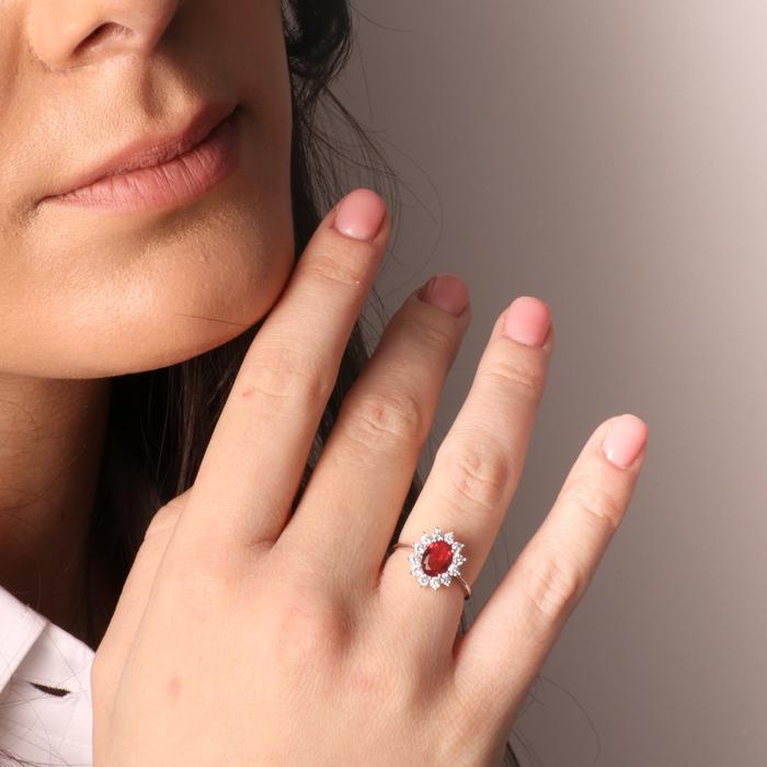Anello in Argento 925 solitario con zirconi bianchi e zircone centrale rosso rubino