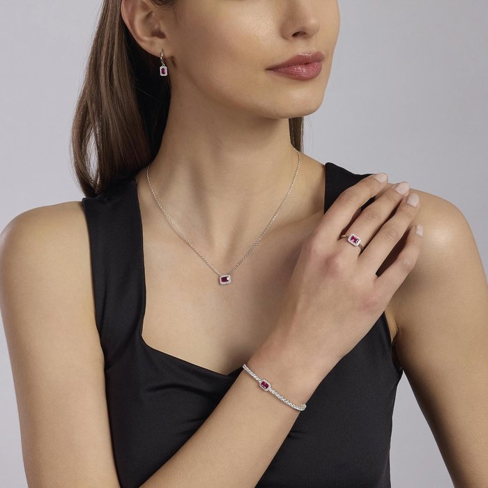 Anello in argento con rubino sintetico e zirconi COOL OR RÉTRO?