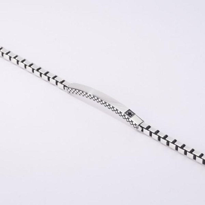 BRACCIALE CATENA VENETA CON PIASTRA E PIETRA NERA