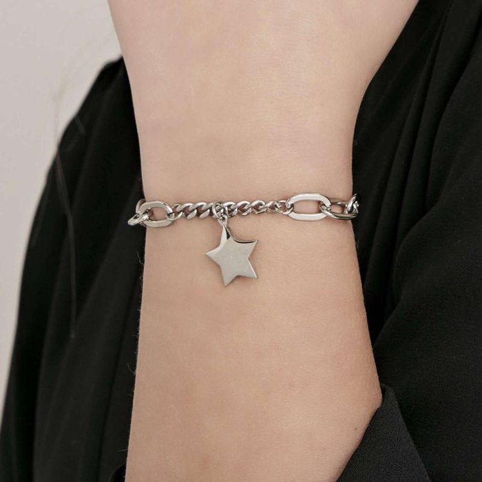 Bracciale in acciaio con stella