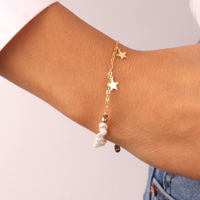 Bracciale in Argento 925 con alternanza di perle barocche e stelle pendenti